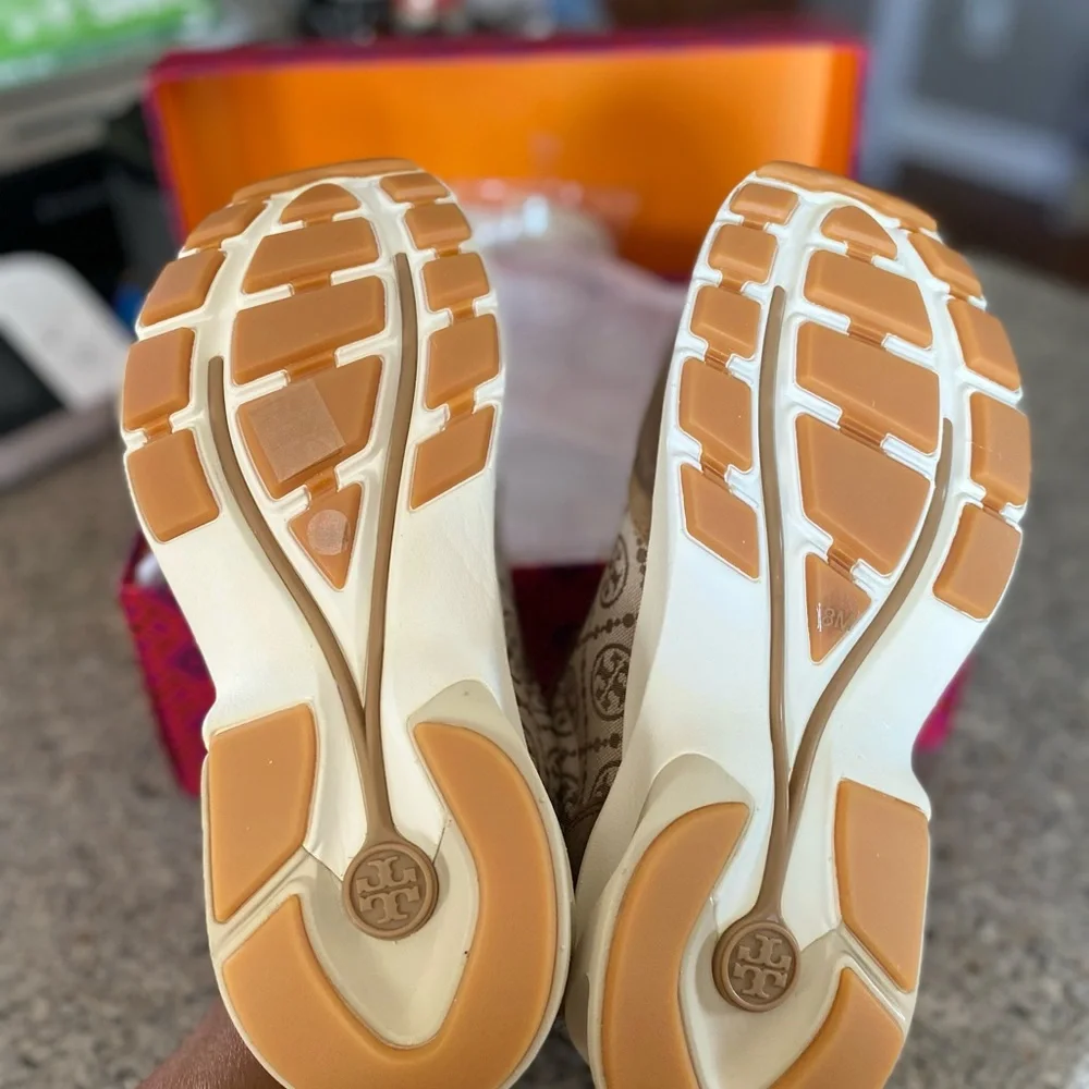 👟💗TORY BURCH 👟T MONOGRAM GOOD LUCK TRAINER Size 8 - Picture 11 of 14